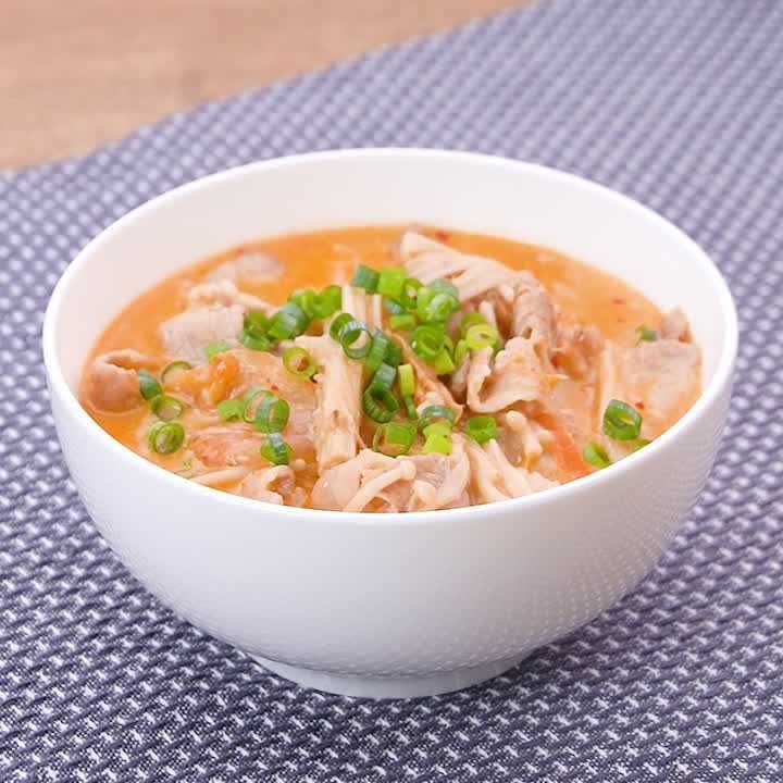ほんのり味噌が香る 豚バラとえのきのピリ辛豆乳スープのレシピ動画 作り方 Delish Kitchen