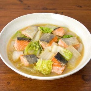「白菜と鮭のしょうがみそ煮」のレシピ動画