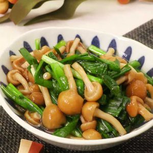 ニラとなめこの和え物