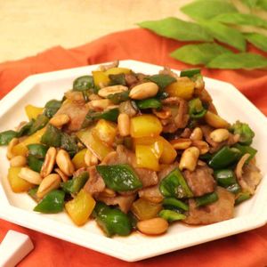 「豚肉とピーナッツの中華炒め」のレシピ動画