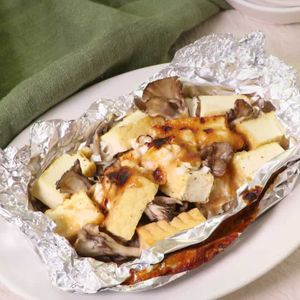 「厚揚げと舞茸のねぎみそホイル焼き」のレシピ動画