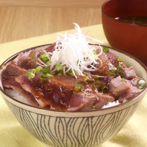 「まぐろのしょうが焼き丼」のレシピ動画
