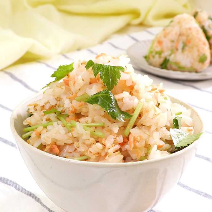 しゃけごはん 食欲をそそる味！ 三つ葉と鮭の混ぜご飯のレシピ動画・作り方