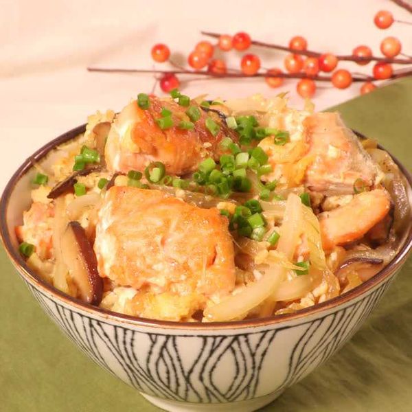 【鮭丼】人気レシピ20選!作りたいが見つかる♪の人気レシピ・作り方 | デリッシュキッチン
