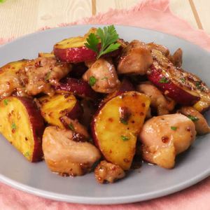「鶏肉とさつまいものレモンマスタード焼き」のレシピ動画