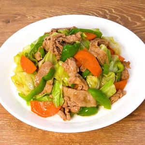 「たっぷりキャベツの野菜炒め」のレシピ動画