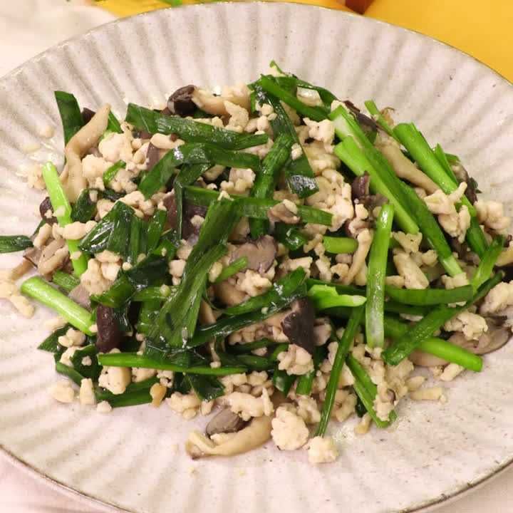 ひらたけとニラのにんにく炒め