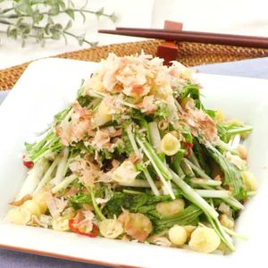「水菜と天かすの和風サラダ」のレシピ動画