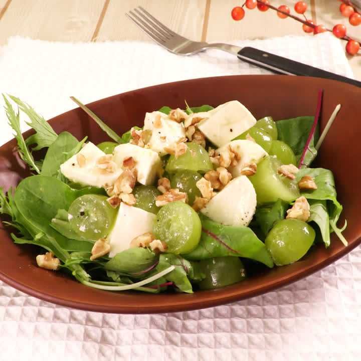 ぶどうとチーズのサラダ