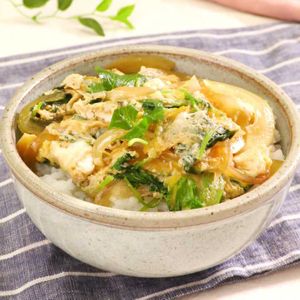 「三つ葉たっぷり玉子丼」のレシピ動画