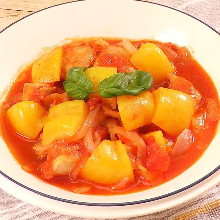 パプリカと鶏もも肉のトマト煮
