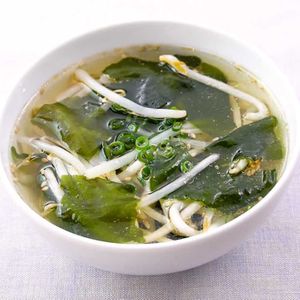 「もやしとわかめの中華スープ」のレシピ動画