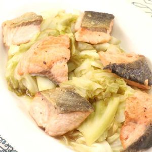 キャベツと鮭の焼きびたし