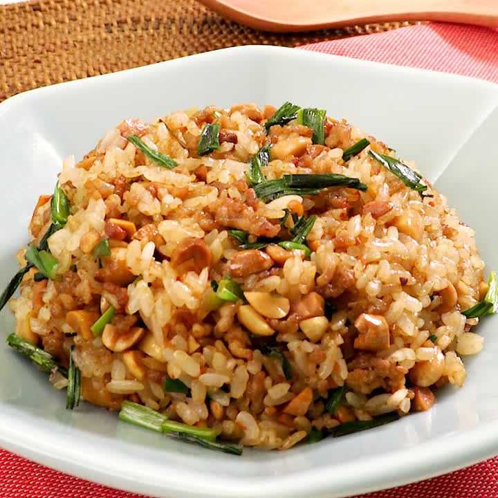 ニラとピーナッツのピリ辛チャーハン