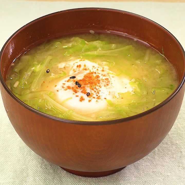 巣ごもり風 キャベツと卵のみそ汁のレシピ動画 作り方 Delish Kitchen