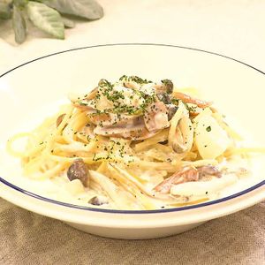 フライパン1つで完成 菜の花とベーコンのクリームパスタのレシピ動画 作り方 Delish Kitchen