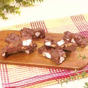 「ピーナッツとコーンフレークのチョコバー」のレシピ動画