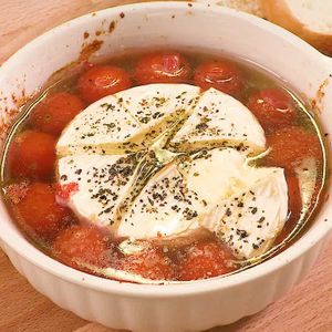 「カマンベールとトマトのアヒージョ」のレシピ動画