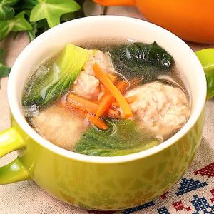 「鶏団子とチンゲン菜のスープ」のレシピ動画