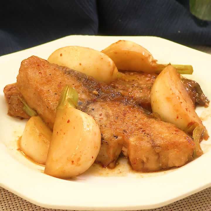 ブリとかぶのピリ辛炒め