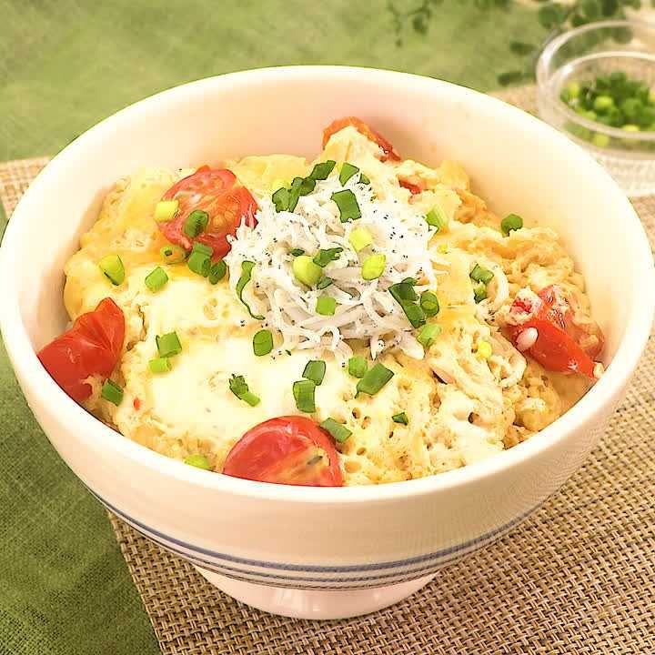 しらすとトマトの卵とじ丼