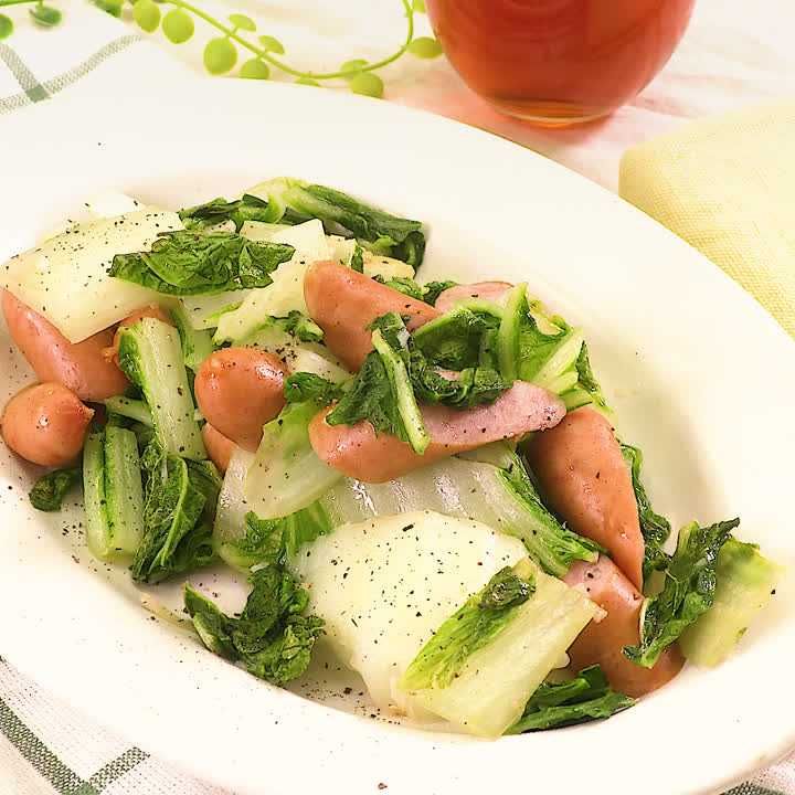 白菜とソーセージの塩炒め