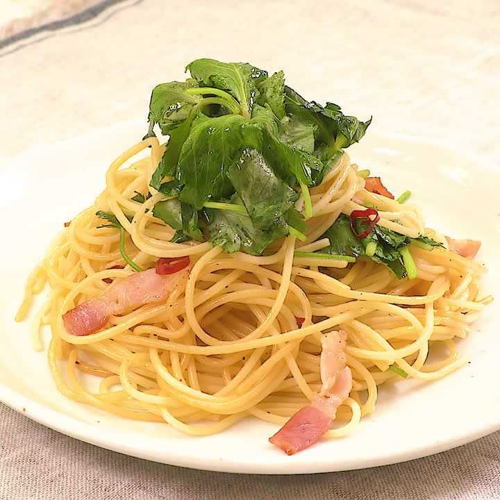 三つ葉のベーコンパスタ
