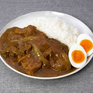 「牛すじカレー」のレシピ動画