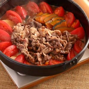 「かぼちゃとトマトのすき焼き」のレシピ動画