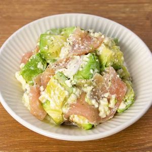 「アボカドと生ハムの洋風白和え」のレシピ動画