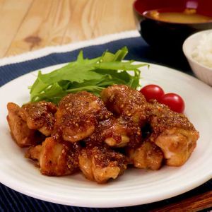 「鶏肉のごま照り焼き」のレシピ動画