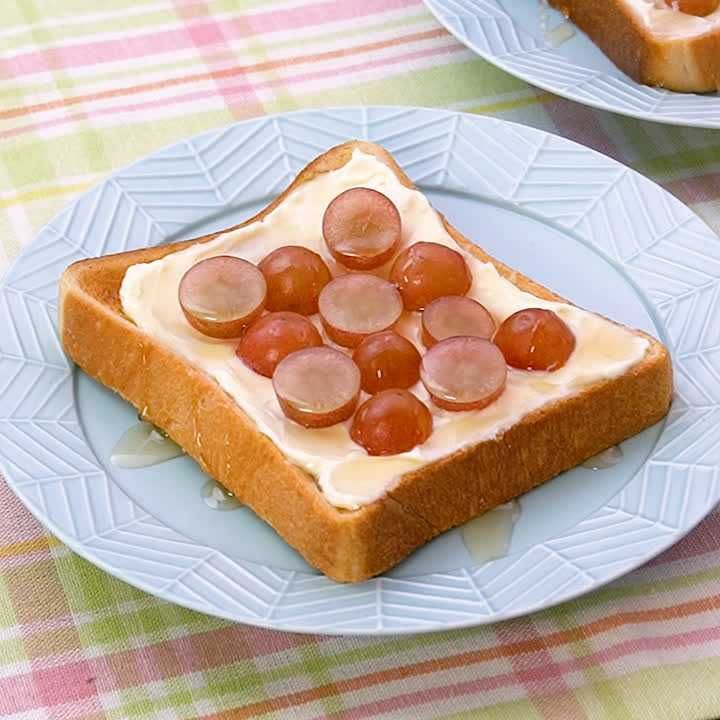 ぶどうチーズトースト