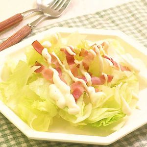 「カリカリベーコンとレタスのサラダ」のレシピ動画