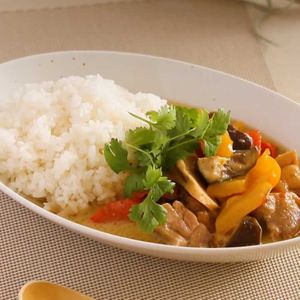 おいしい辛さ 豚肉のグリーンカレーのレシピ動画 作り方 Delish Kitchen