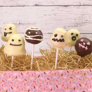 「ハロウィンケーキポップ」のレシピ動画