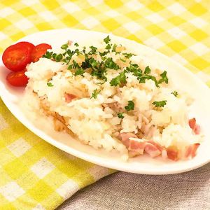 「ベーコンと玉ねぎの炊き込みご飯」のレシピ動画