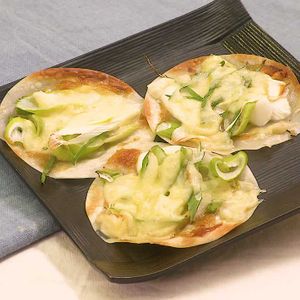 「餃子の皮でねぎ味噌ピザ」のレシピ動画