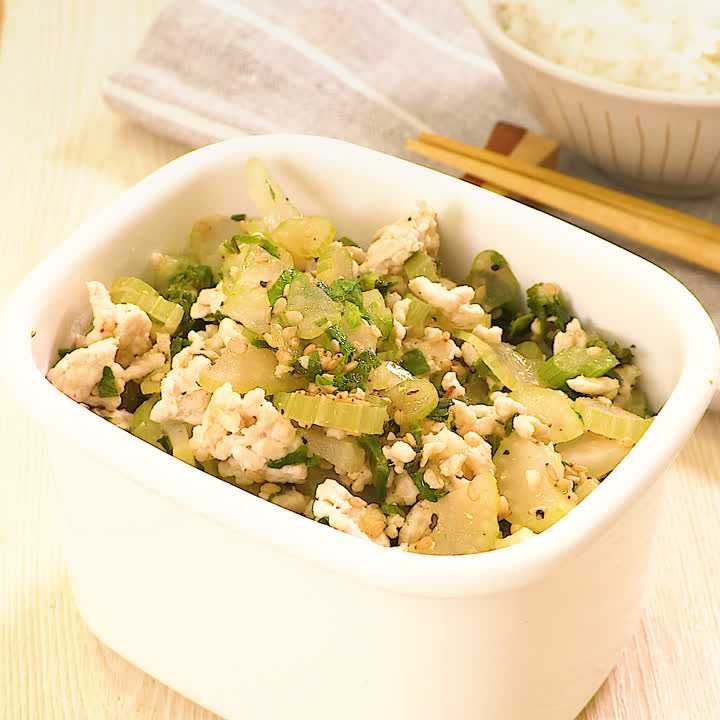 セロリのそぼろ