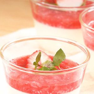 「いちごのブランマンジェ」のレシピ動画