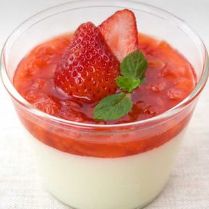 「いちごのブランマンジェ」のレシピ動画