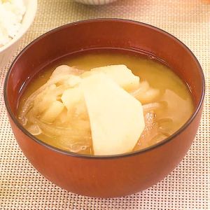 「じゃがいもと玉ねぎのみそ汁」のレシピ動画