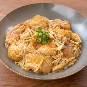 「えのきと鶏肉のバターしょうゆ炒め」のレシピ動画