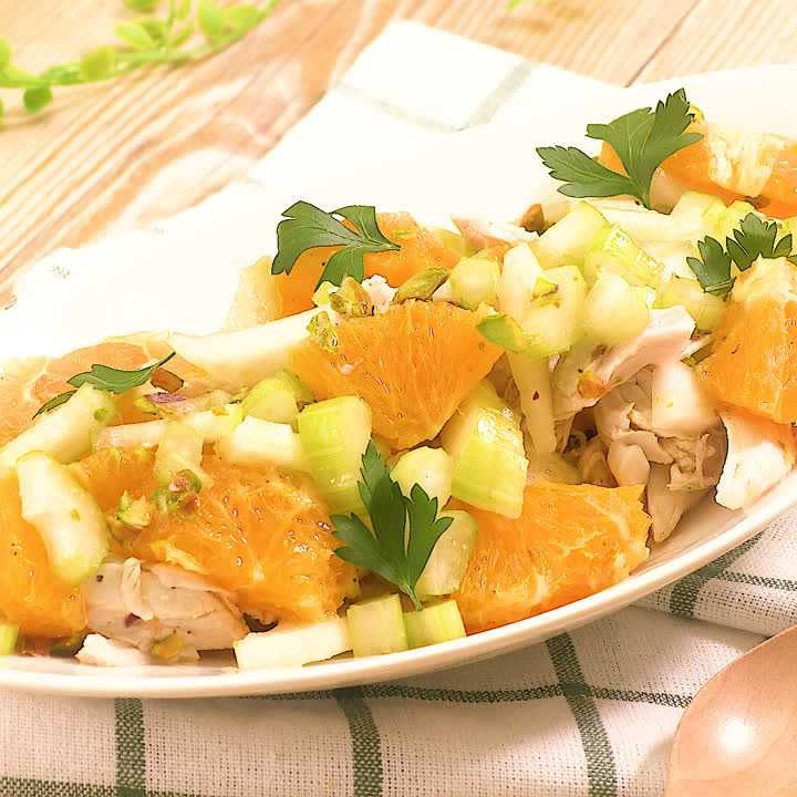 セロリとオレンジと蒸し鶏のサラダ