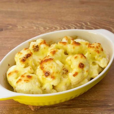 チーズがとろ り カリフラワーのマヨチーズ焼きのレシピ動画 作り方 Delish Kitchen
