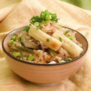 「焼きねぎの炊き込みご飯」のレシピ動画