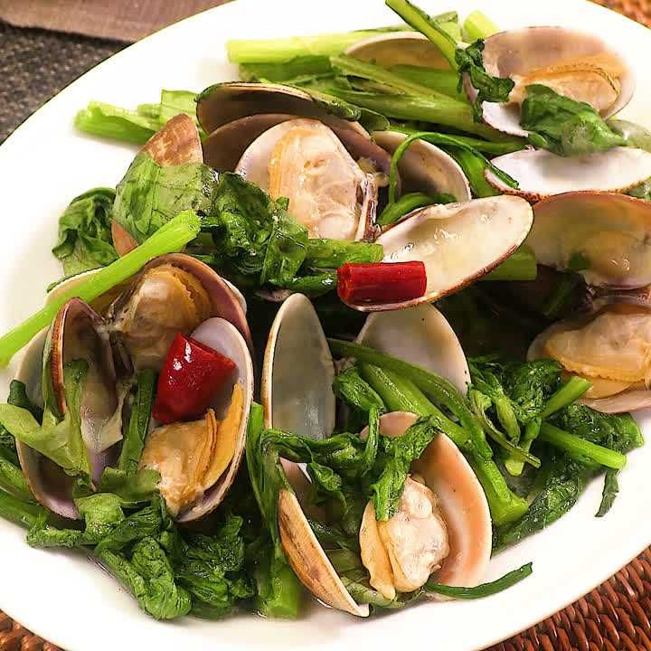 春菊とあさりの酒蒸し