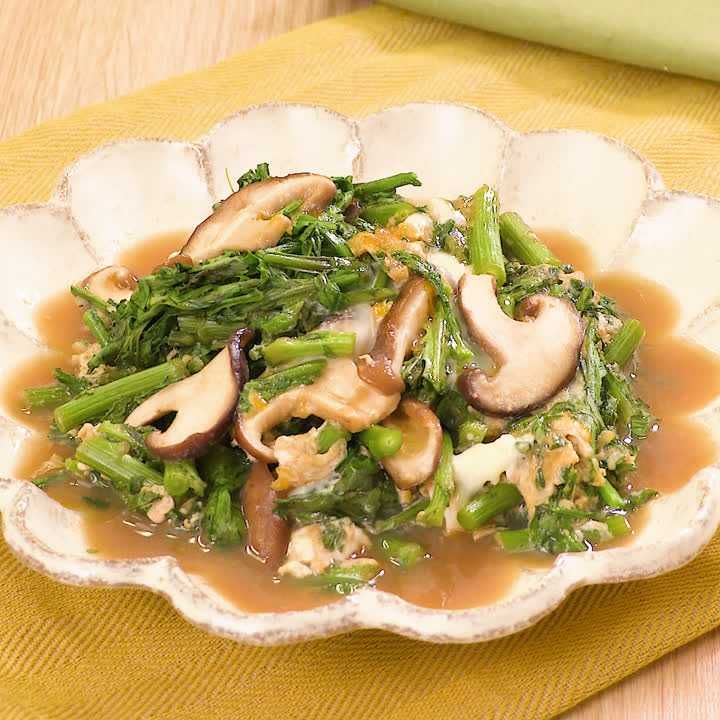 春菊としいたけの卵とじ