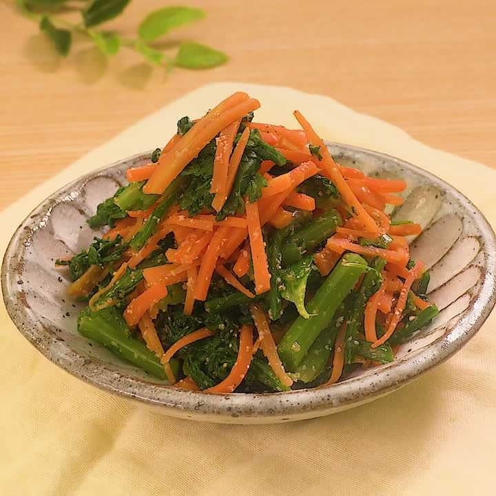 春菊とにんじんのごま和え