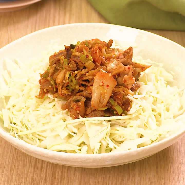 キャベツと豚肉のキムチサラダ