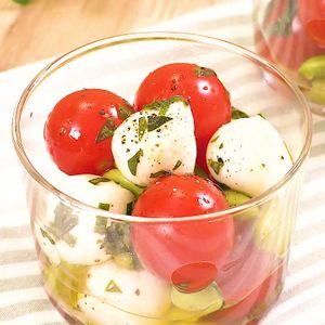 トマトとチーズのマリネ